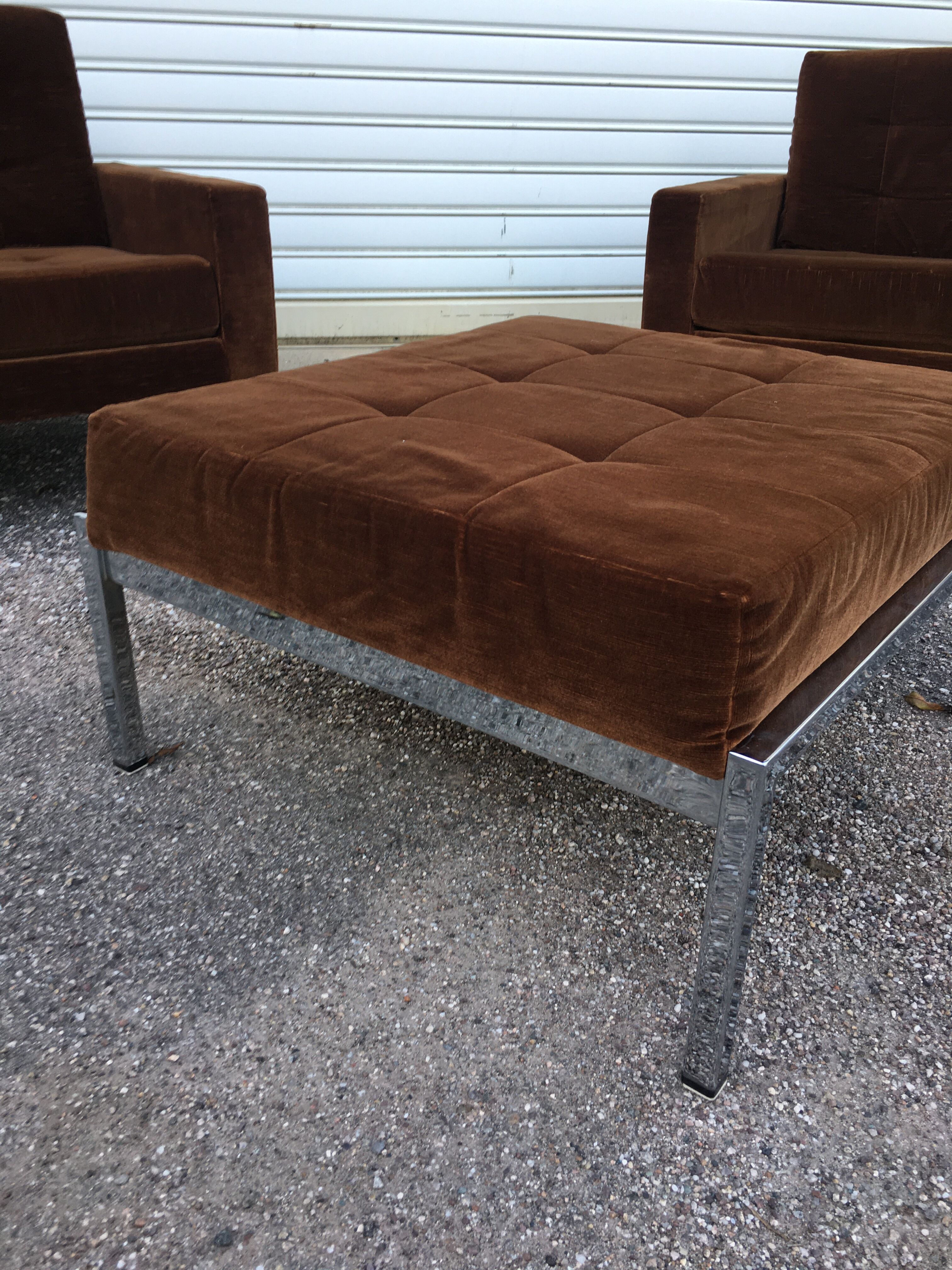 Pair of armchairs and his ottoman, circa 1970