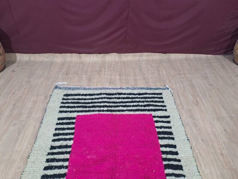 Traditional hand-woven Beni Ouraine rug, size 150 x 250 cm