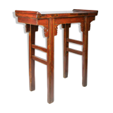 Red-laated Altar booster table