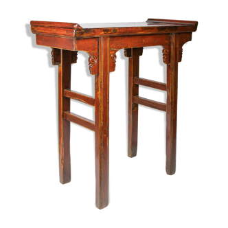 Red-laated Altar booster table
