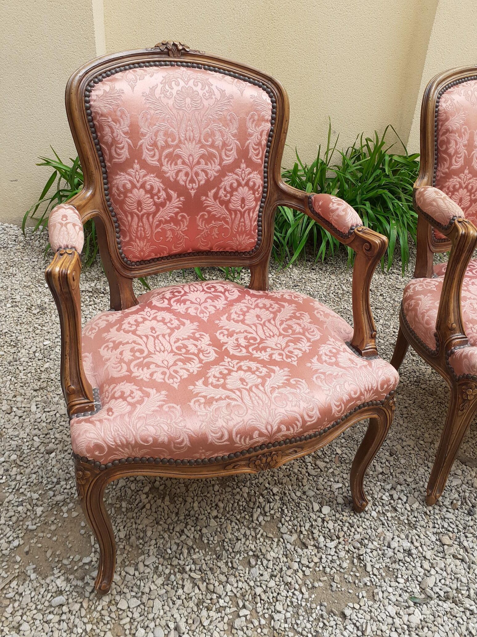 Paire de fauteuils cabriolet de style Louis XV