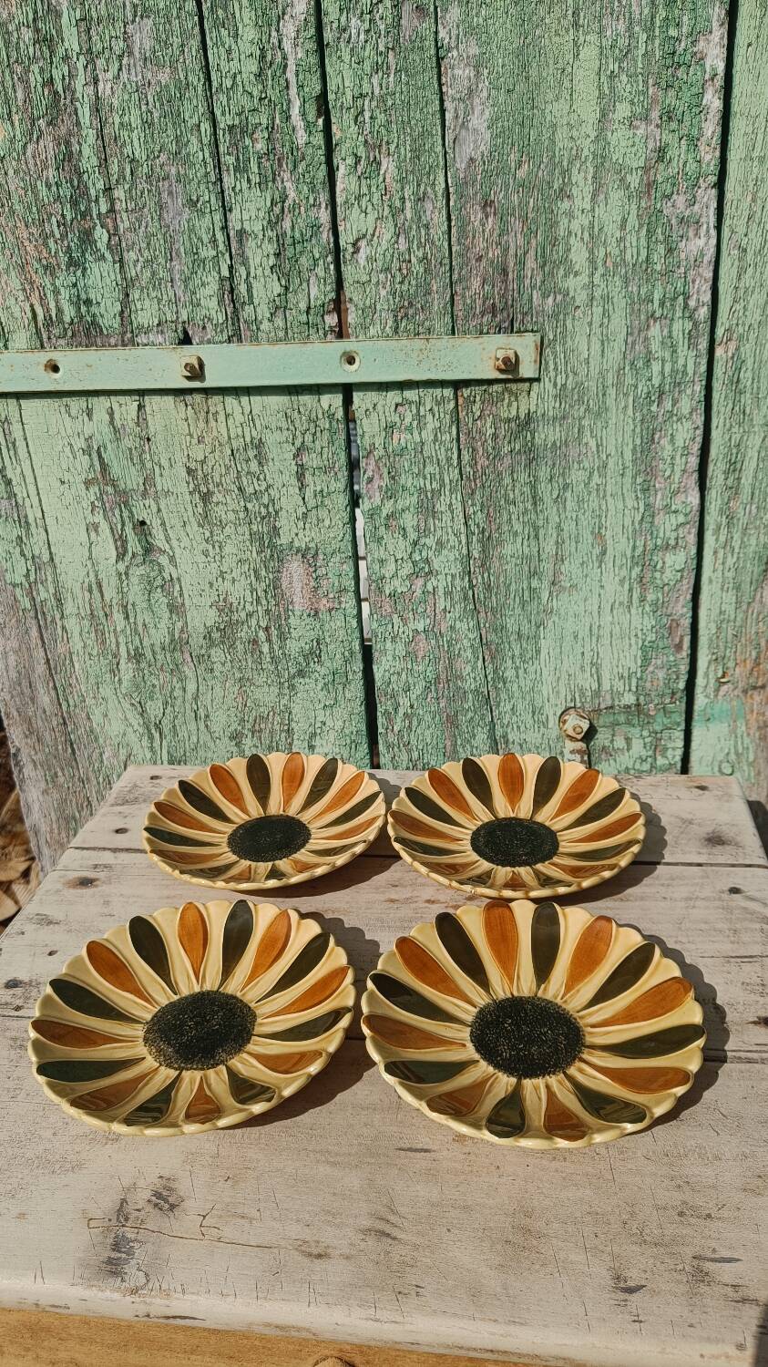Sunflower bowls from Gien