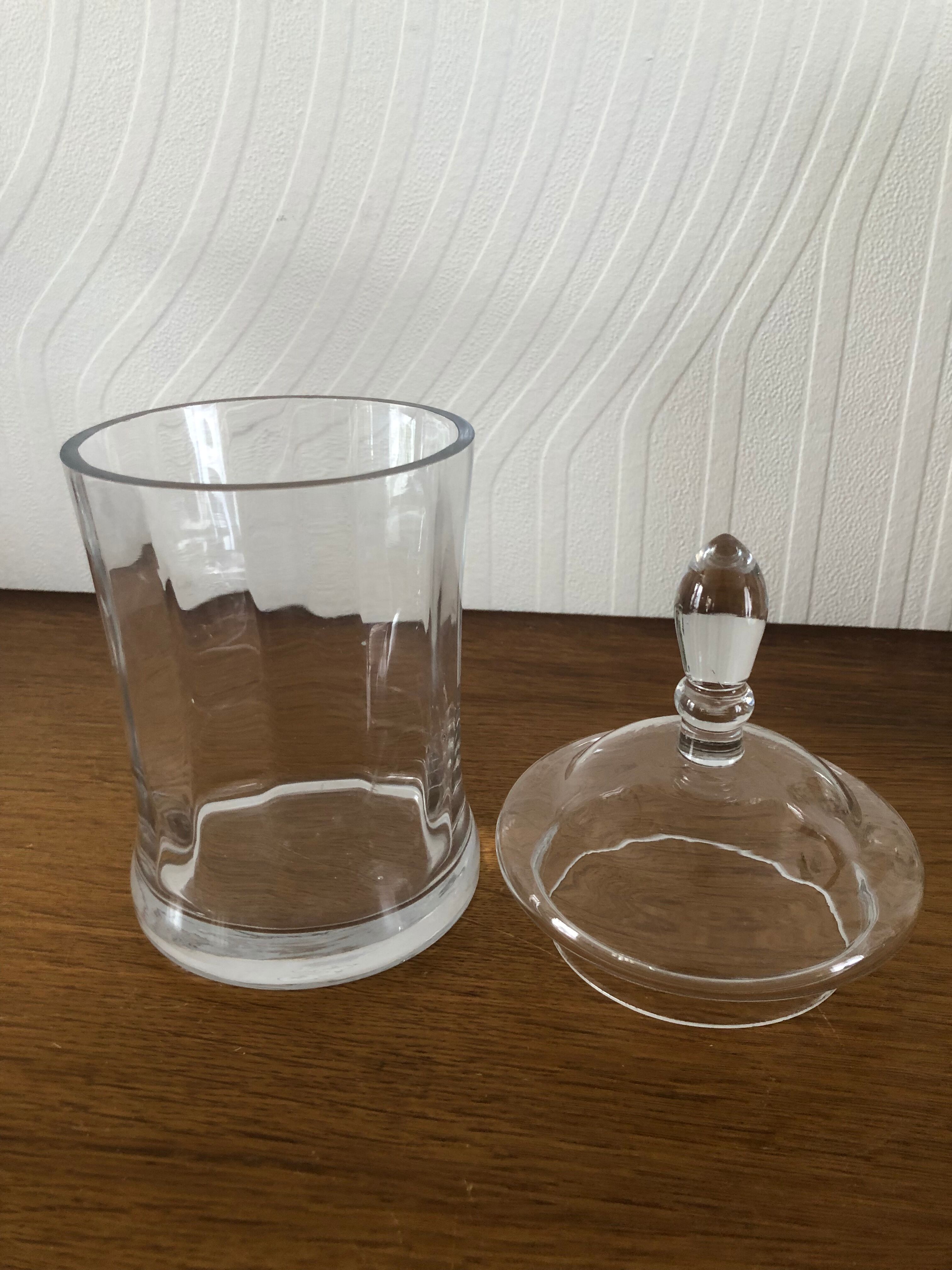 Bonbonnière with its glass lid