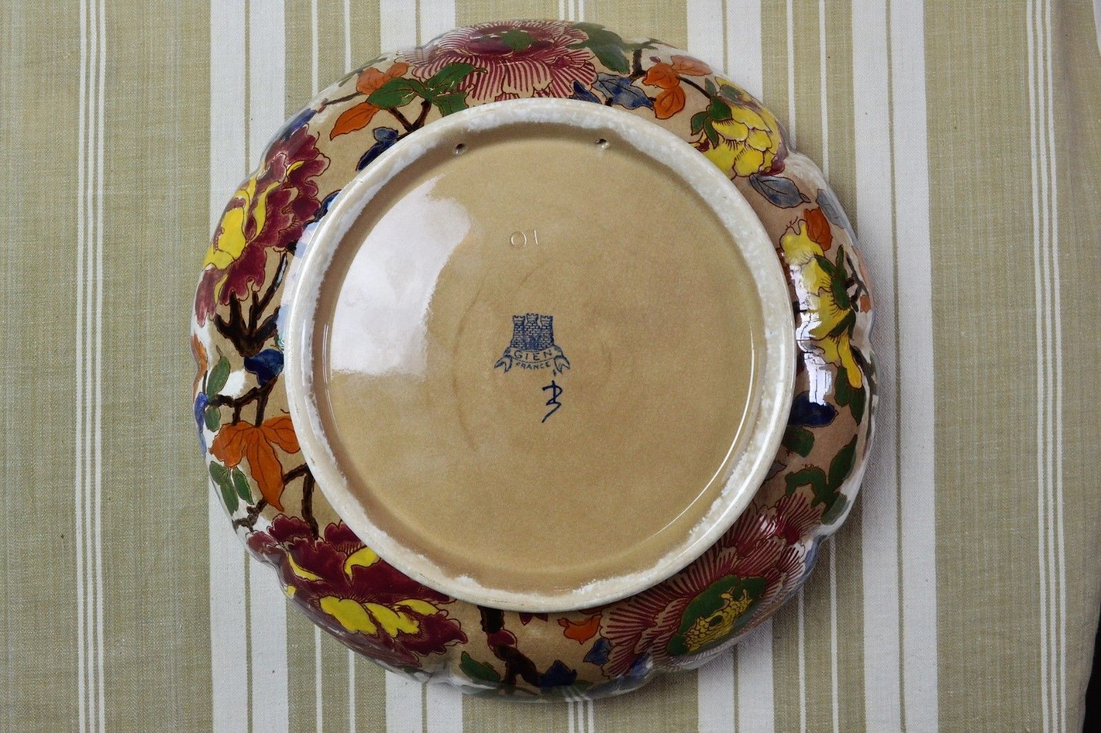 Deep dish Gien Peony 1938-1960