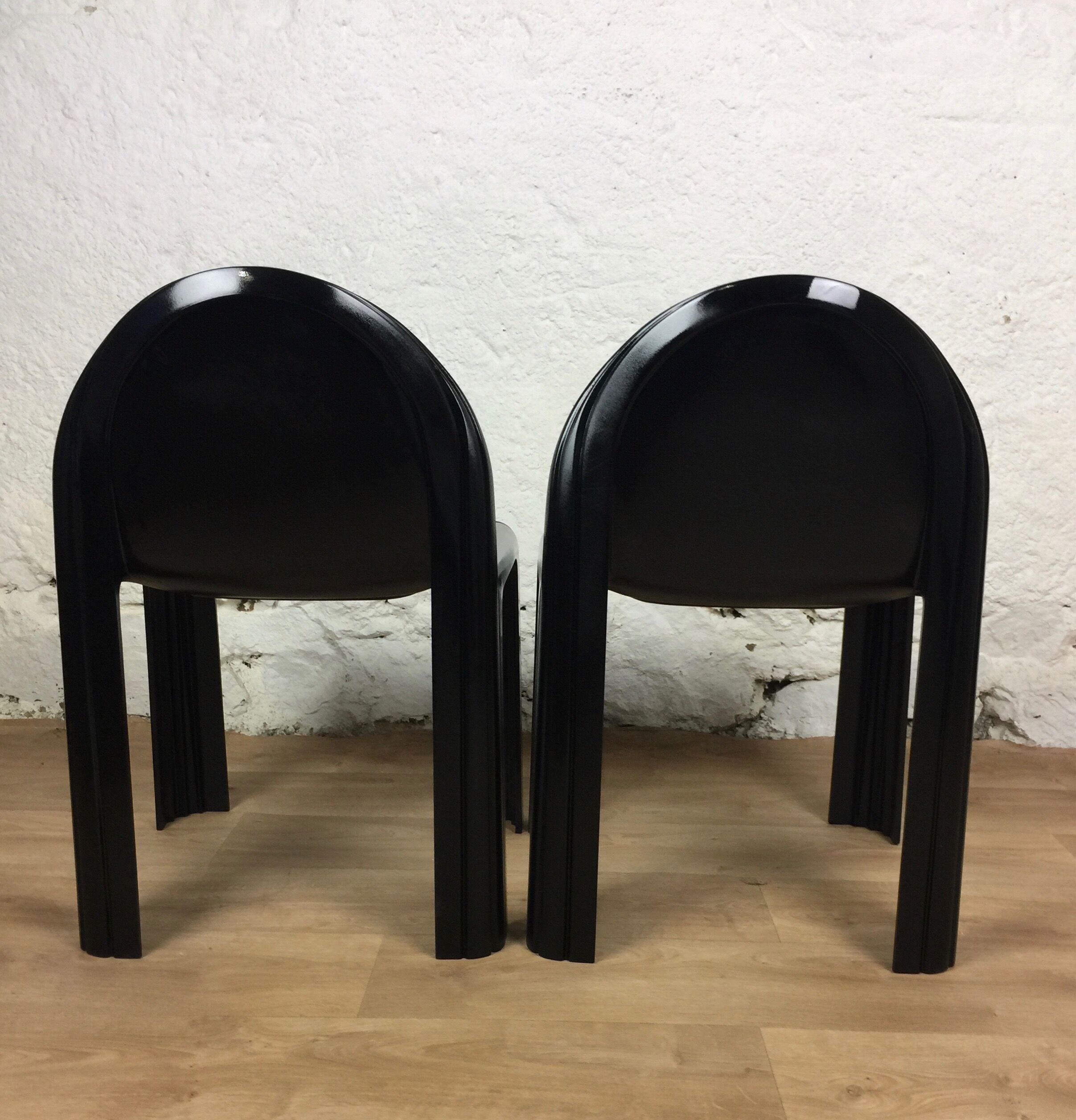 Pair of chairs n°4854 by Gae Aulenti