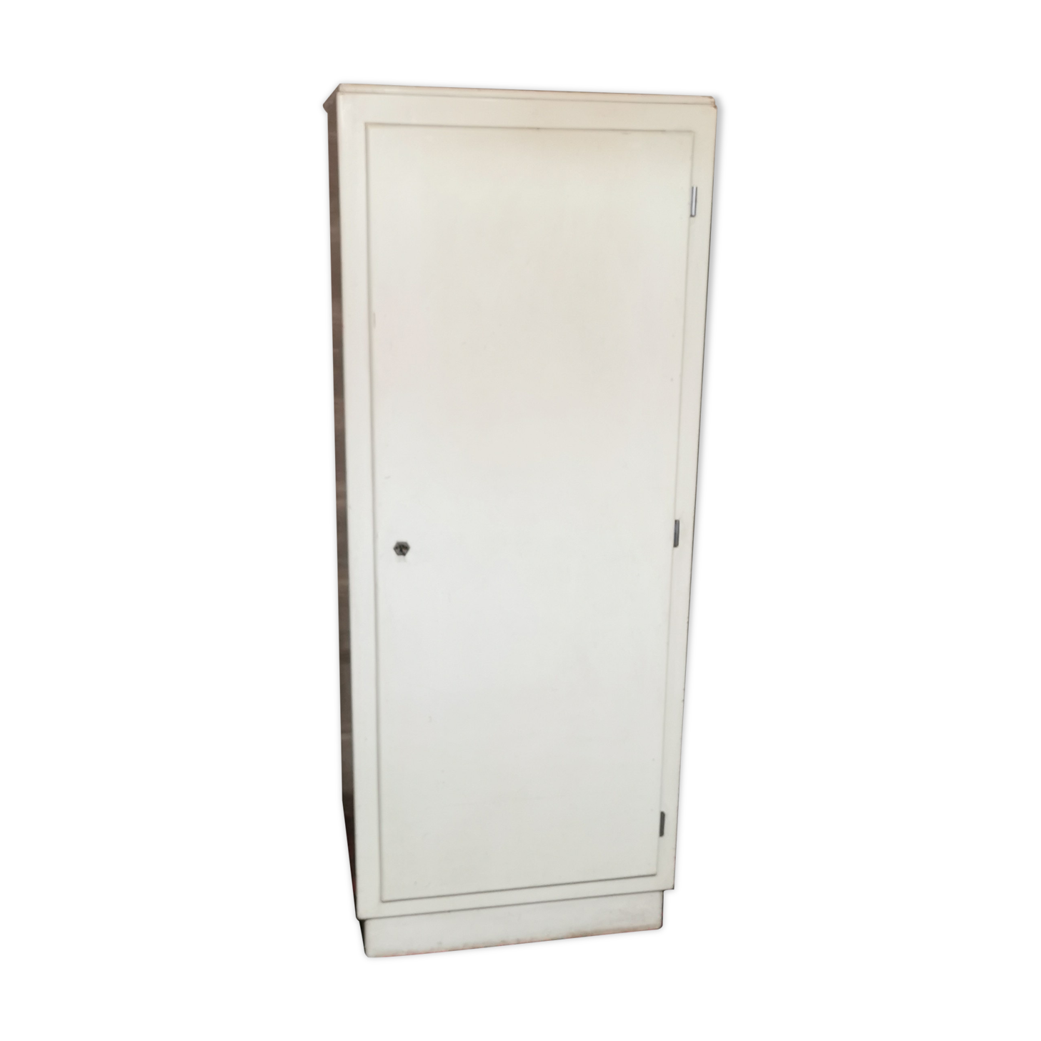 Wardrobe a vintage off-white door