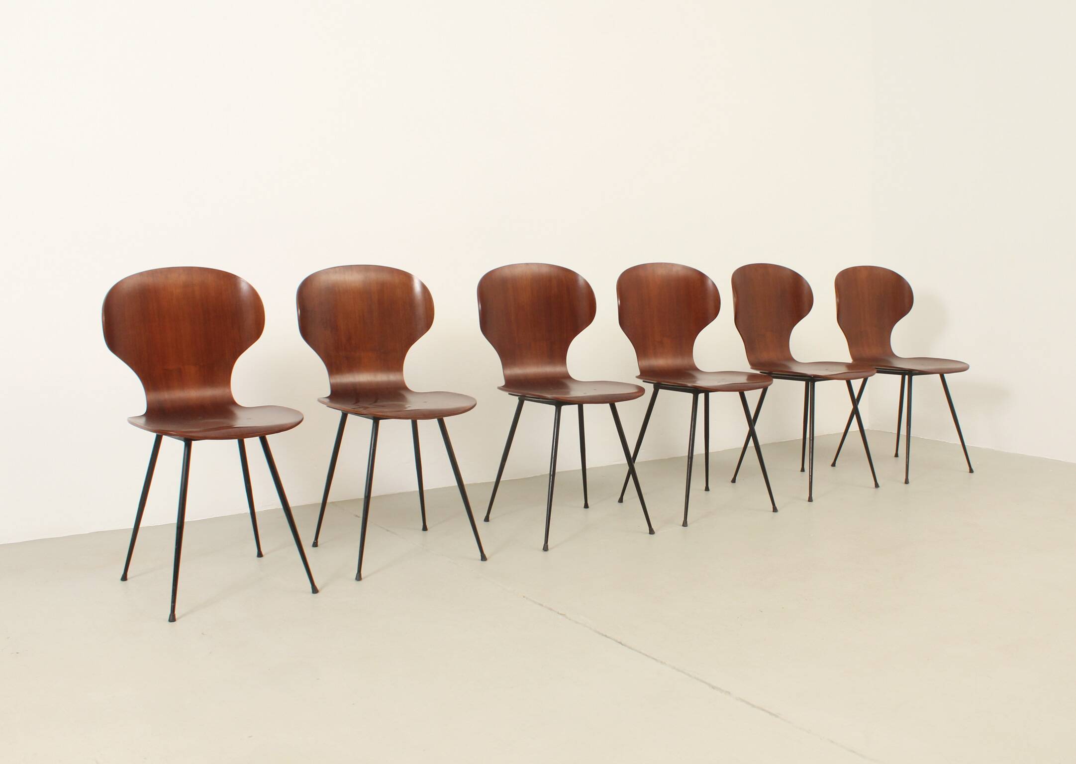 Six plywood chairs by Carlo Ratti, Italy, 1950s.