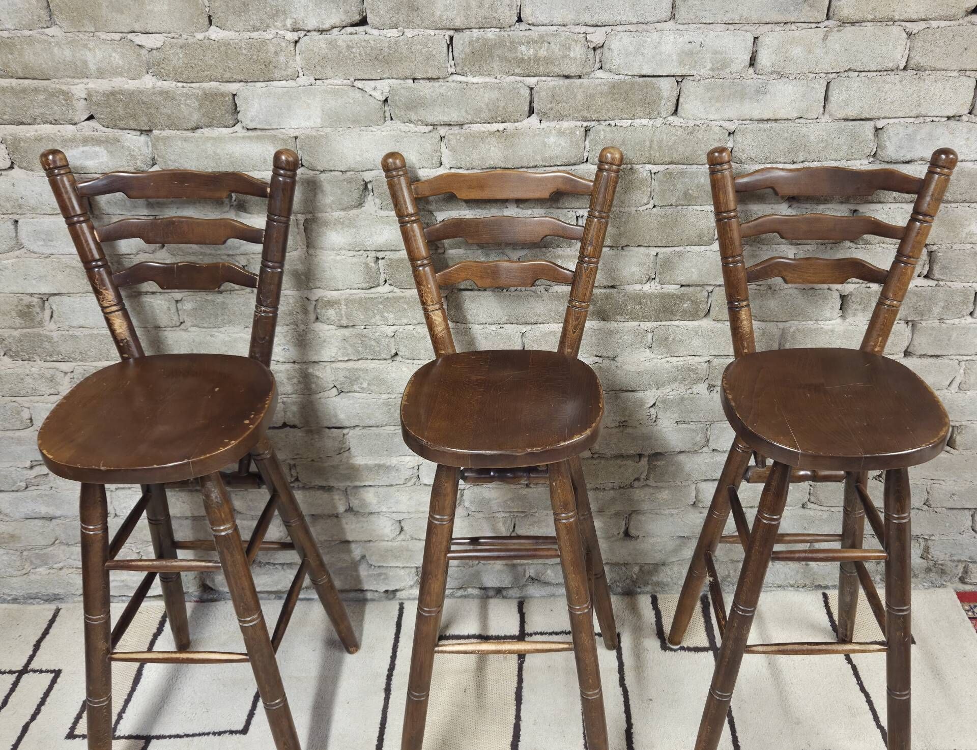 3 vintage wooden bar stools from the 60s/70s with a bistro spirit.
