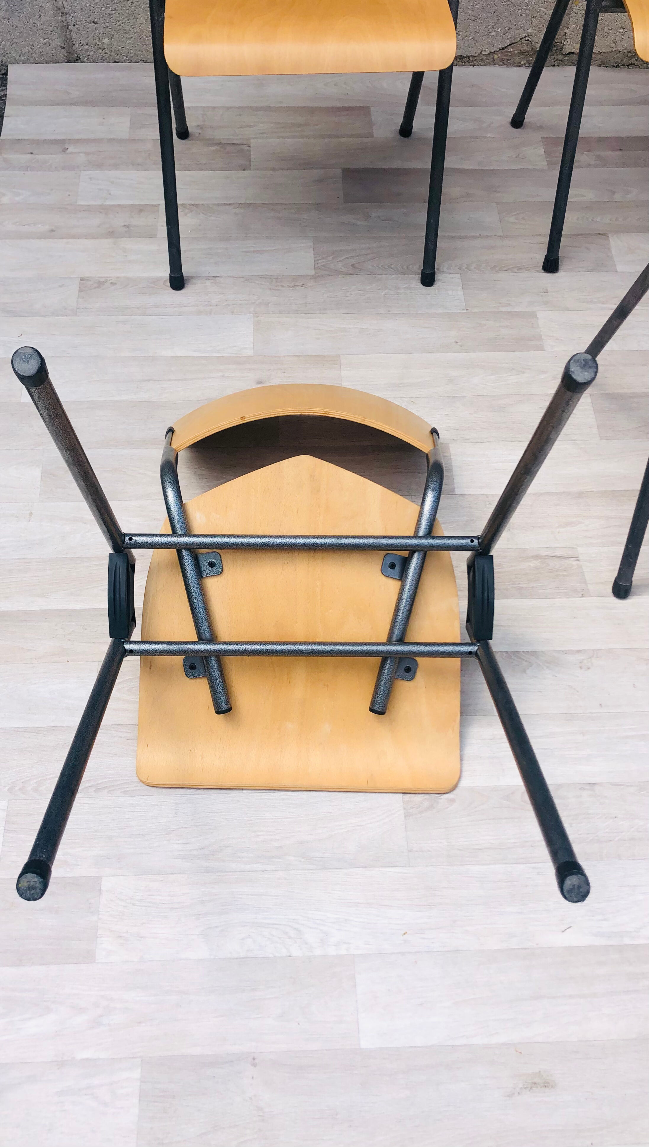 Set of 4 chairs design in wood