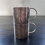 Paire de tasses en argent ciselées