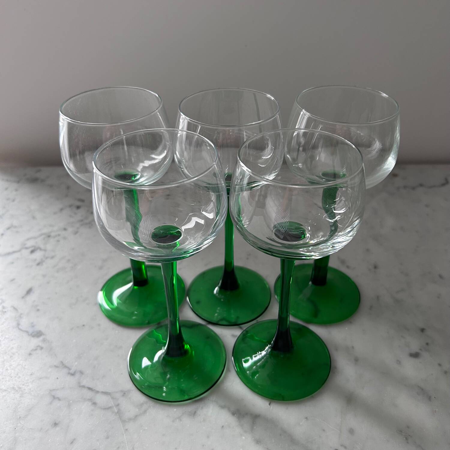 Set of 5 white wine glasses
