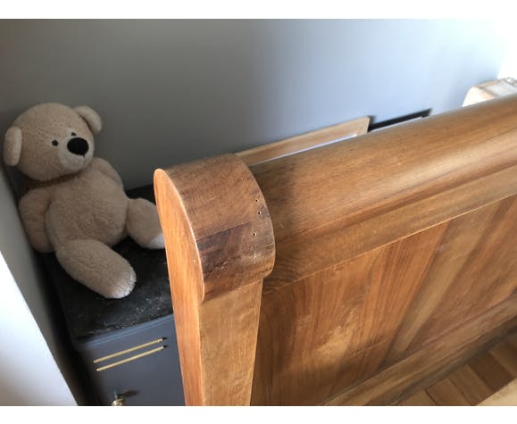 Ancient walnut roller bed