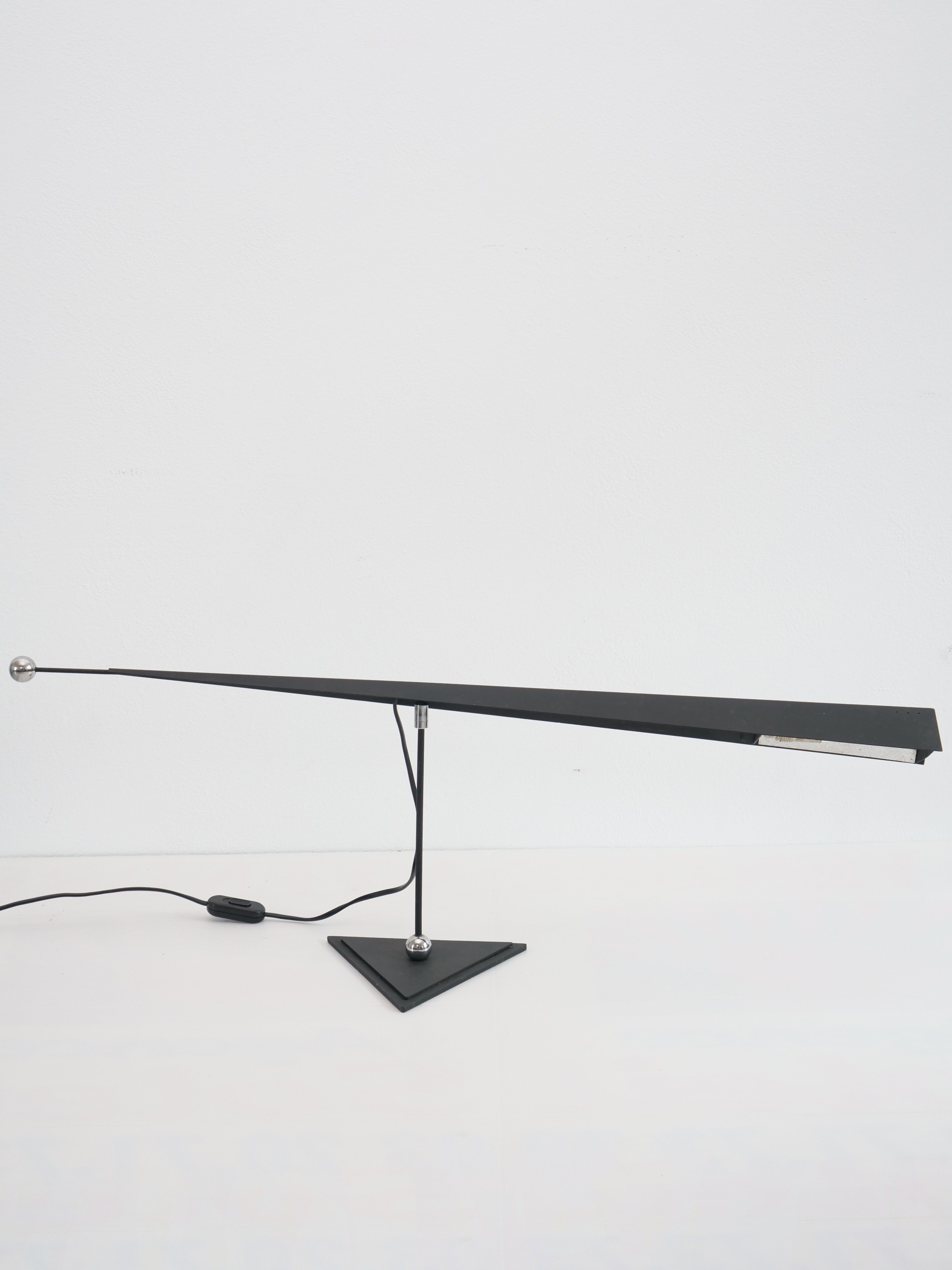 lamp unique design italy 1980 Lumen