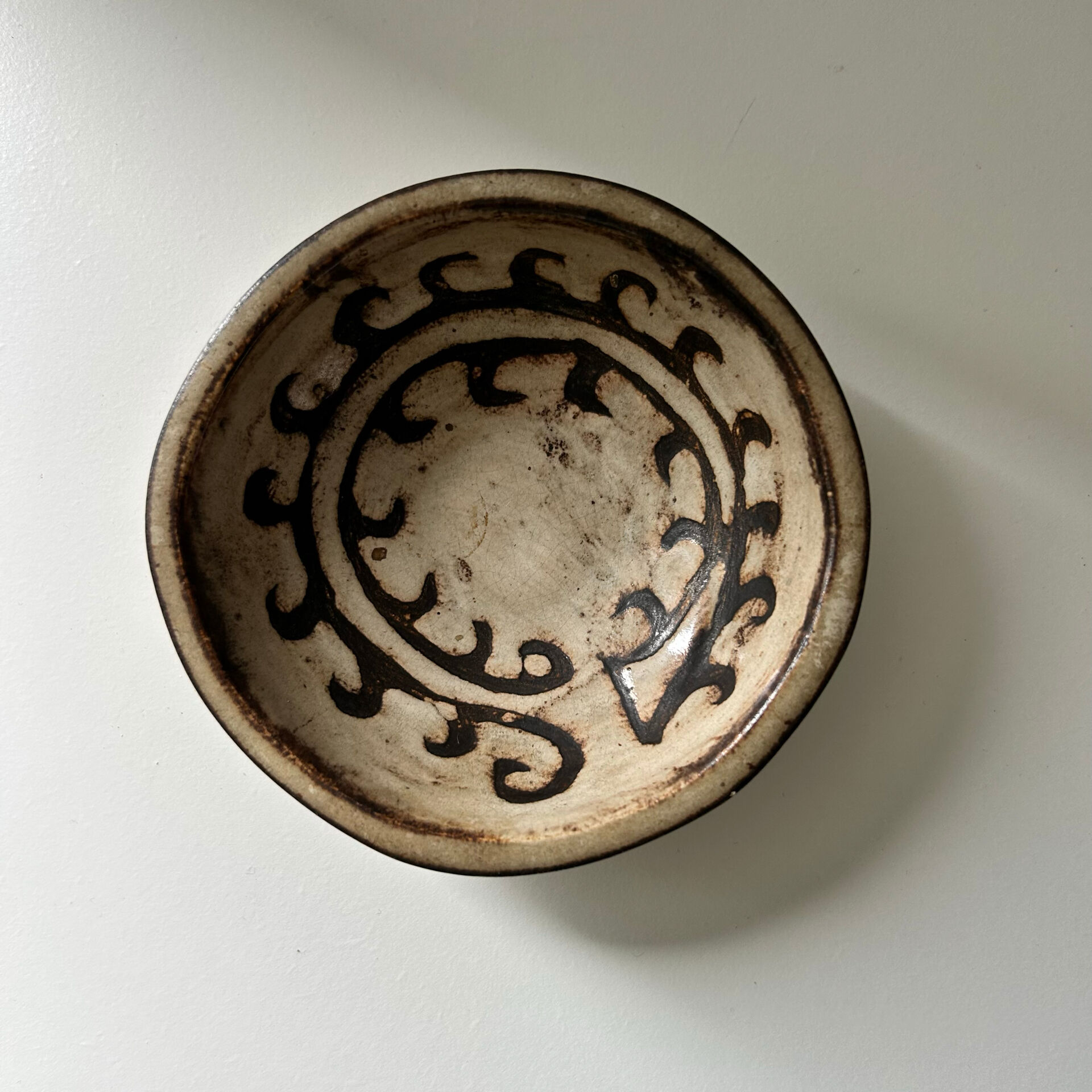 Handcrafted bowl with arabesque decoration