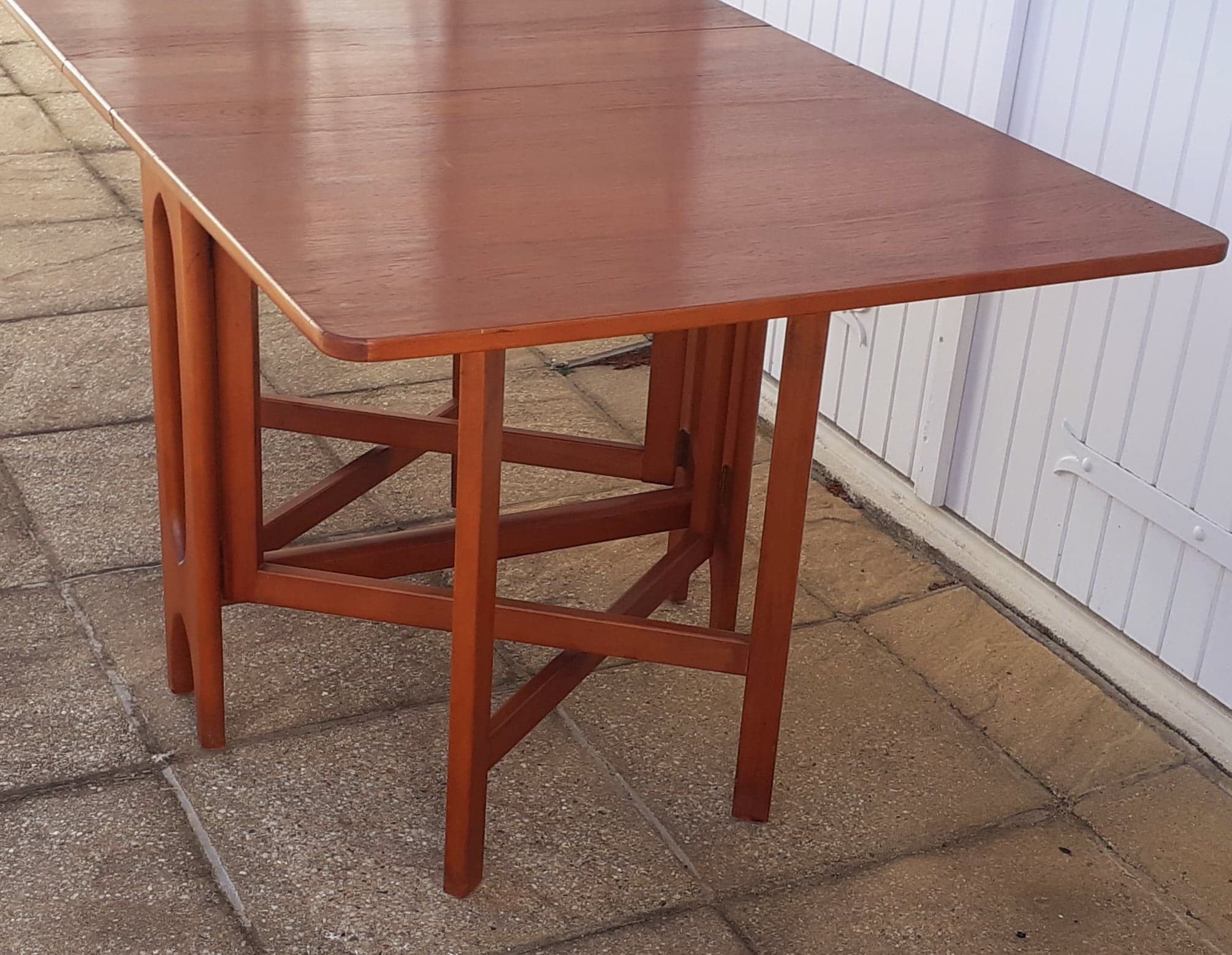 Bendt Winge's table for Kleppes M-belfabrikk