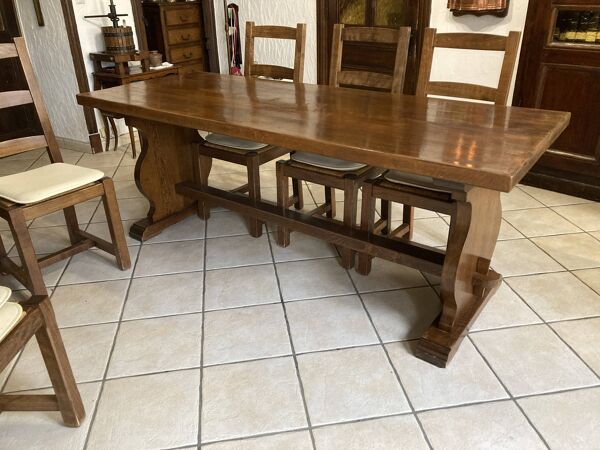 Table en bois massif et 6 chaises