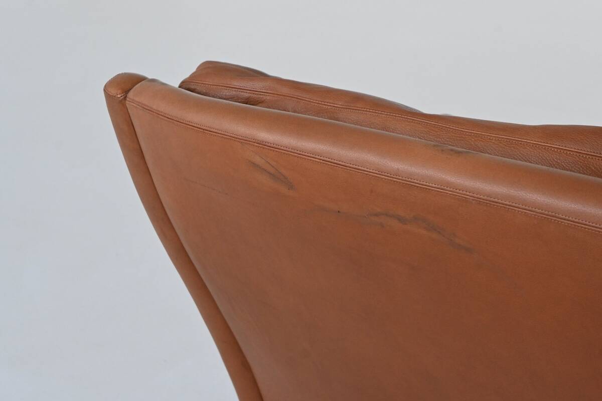 Canapé scandinave trois places en palissandre et cuir marron Danemark 1960