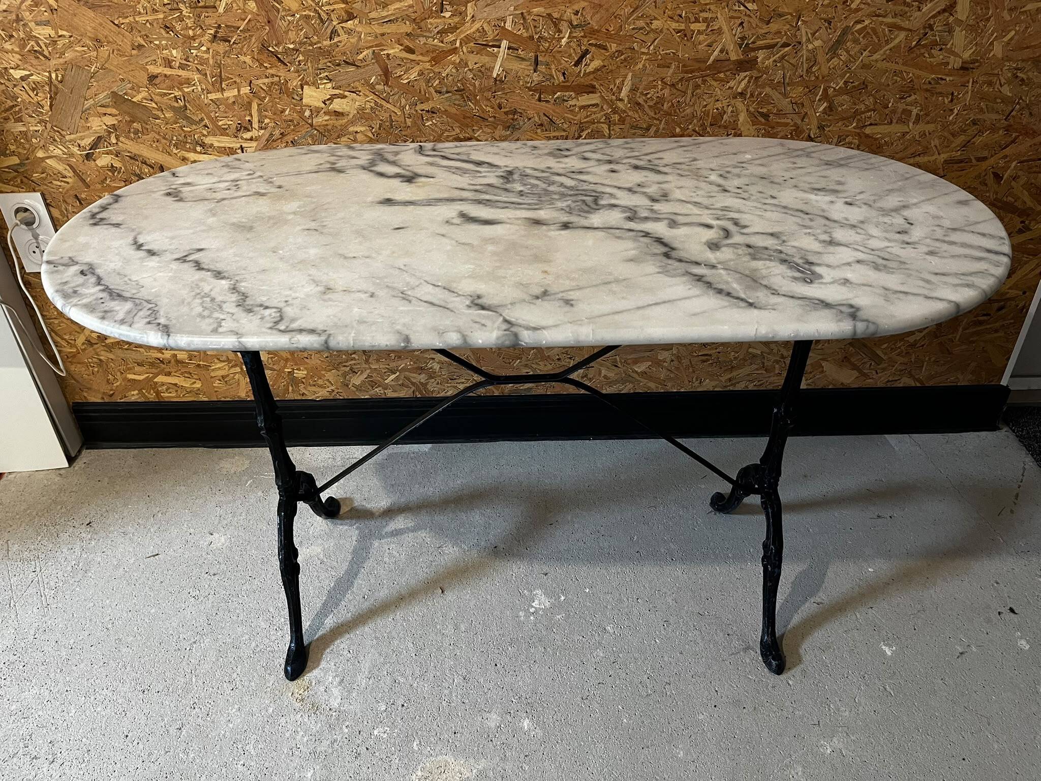 Vintage oval marble table