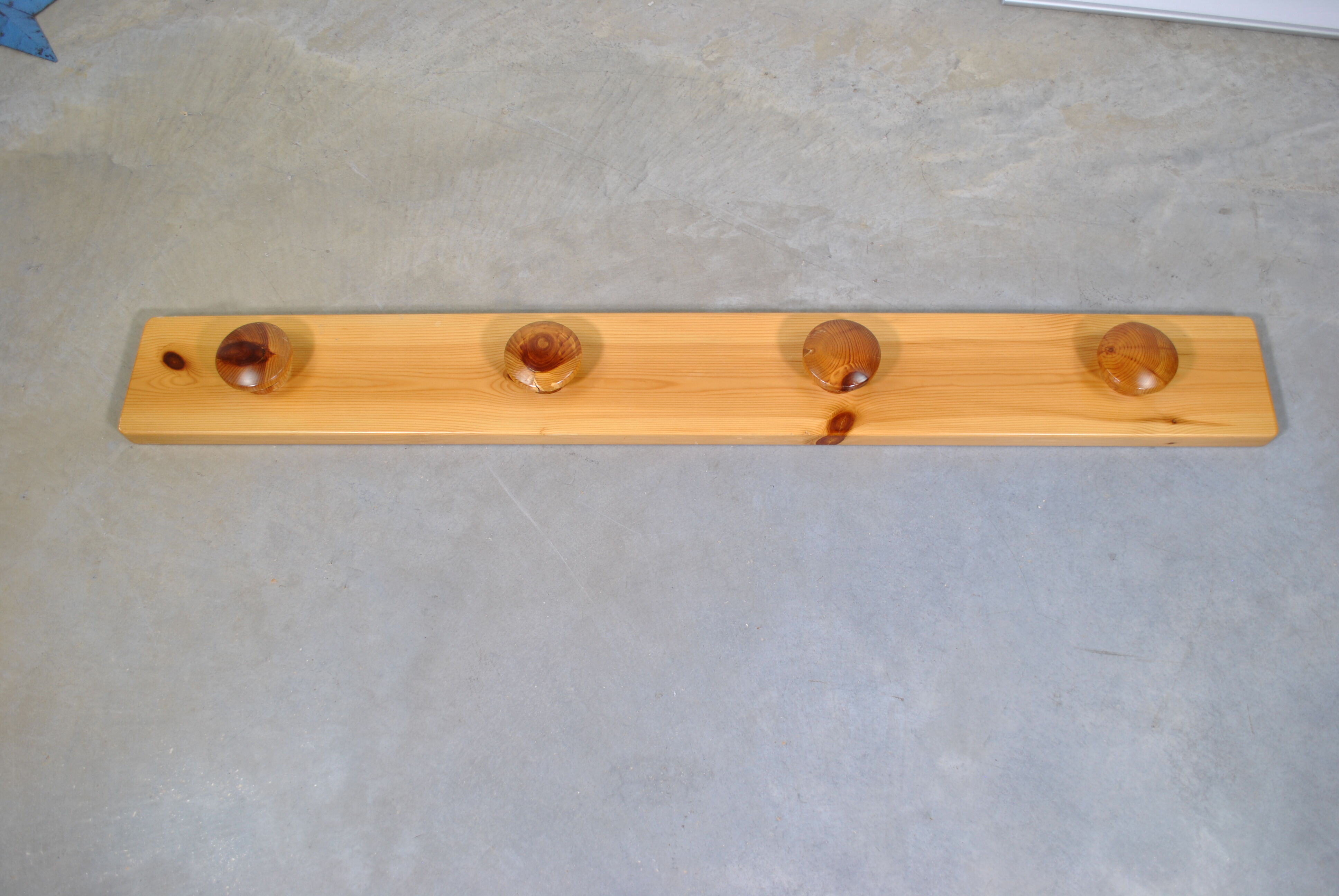 Wall coat rack in pine 1980