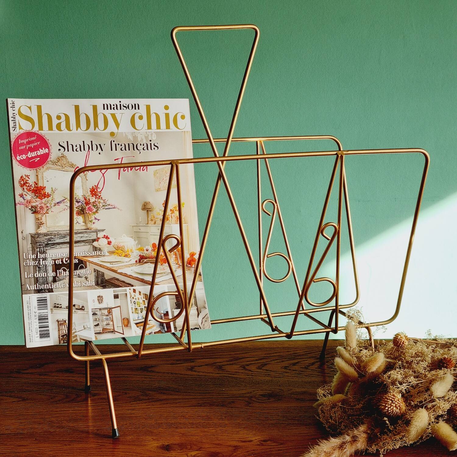 Golden metal magazine holder