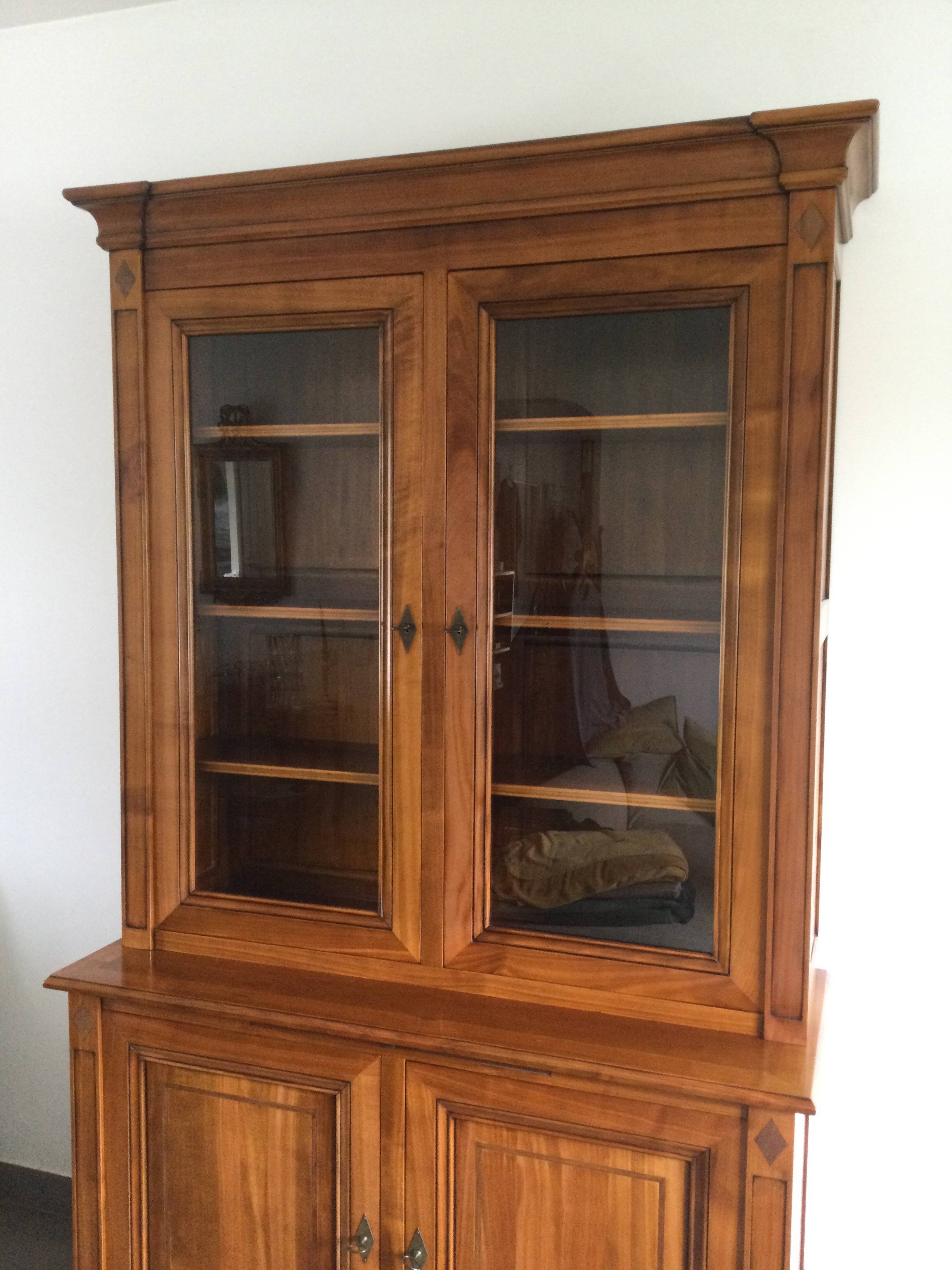 Louis Philippe display cabinet in cherry wood
