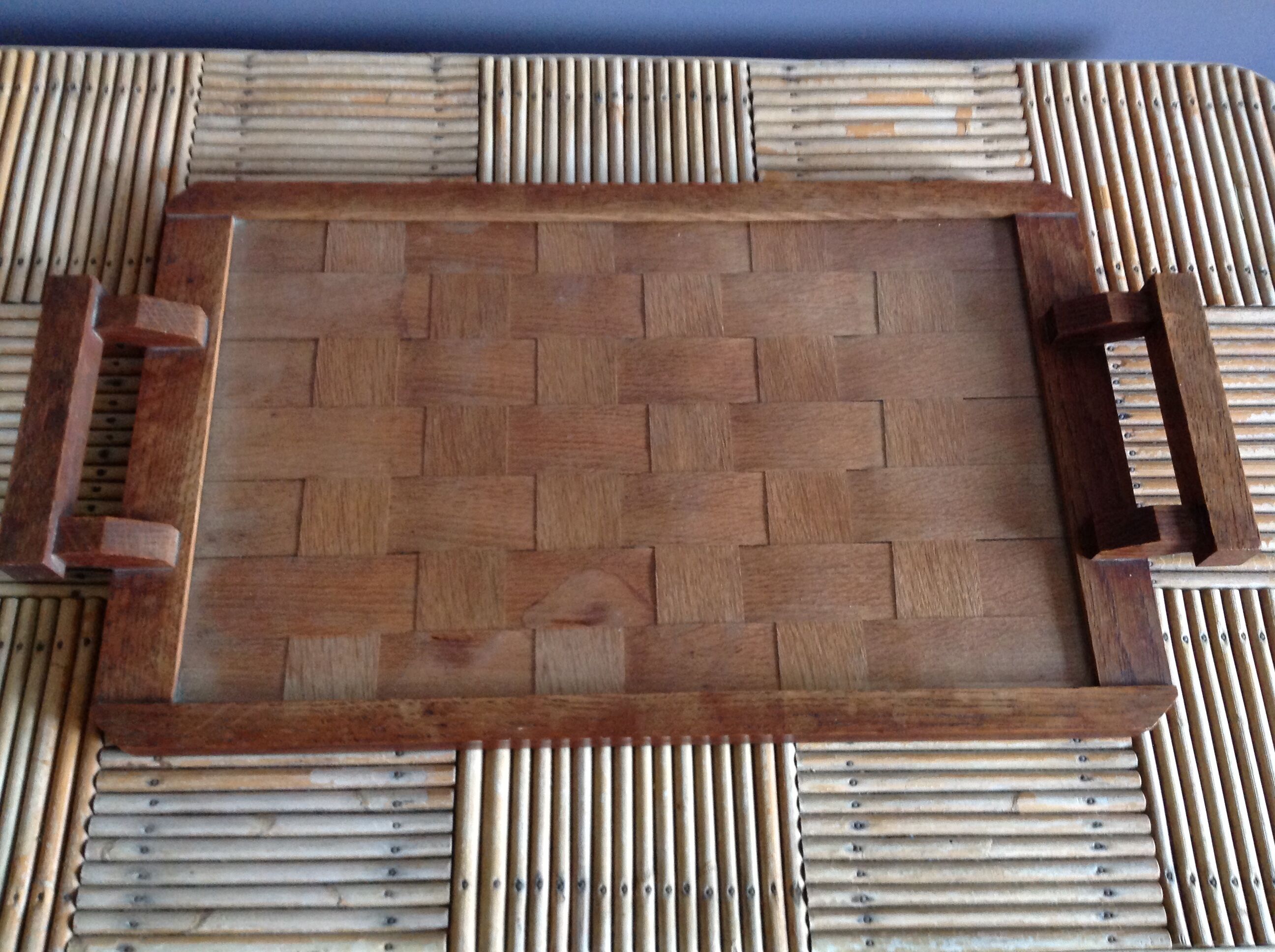 Plateau en bois tressé