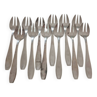 12 silver-plated oyster forks