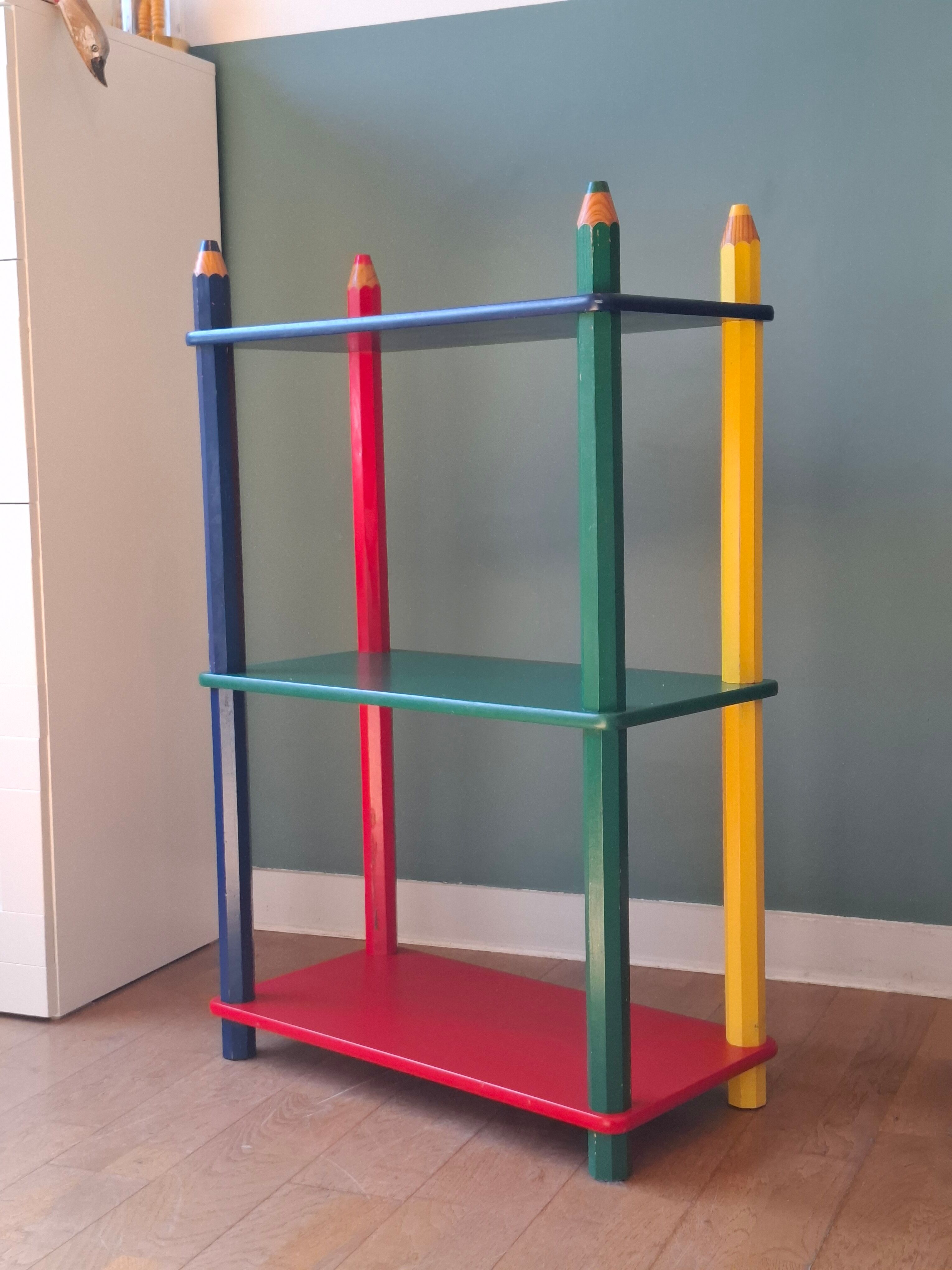 Memphis style pencil shelf