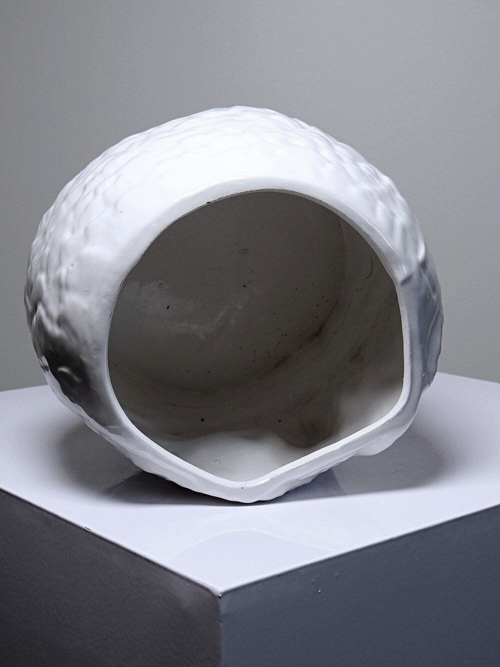 Large owl head cache-pot in vintage Italian white faience.