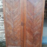Doors of a deco style wardrobe in good condition in wood with the lock and the original key
