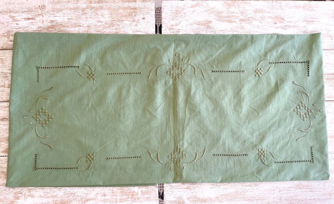 Old tablecloth and its 10 monogrammed GC towels and olive green embroidered - 225x165cm - Métis
