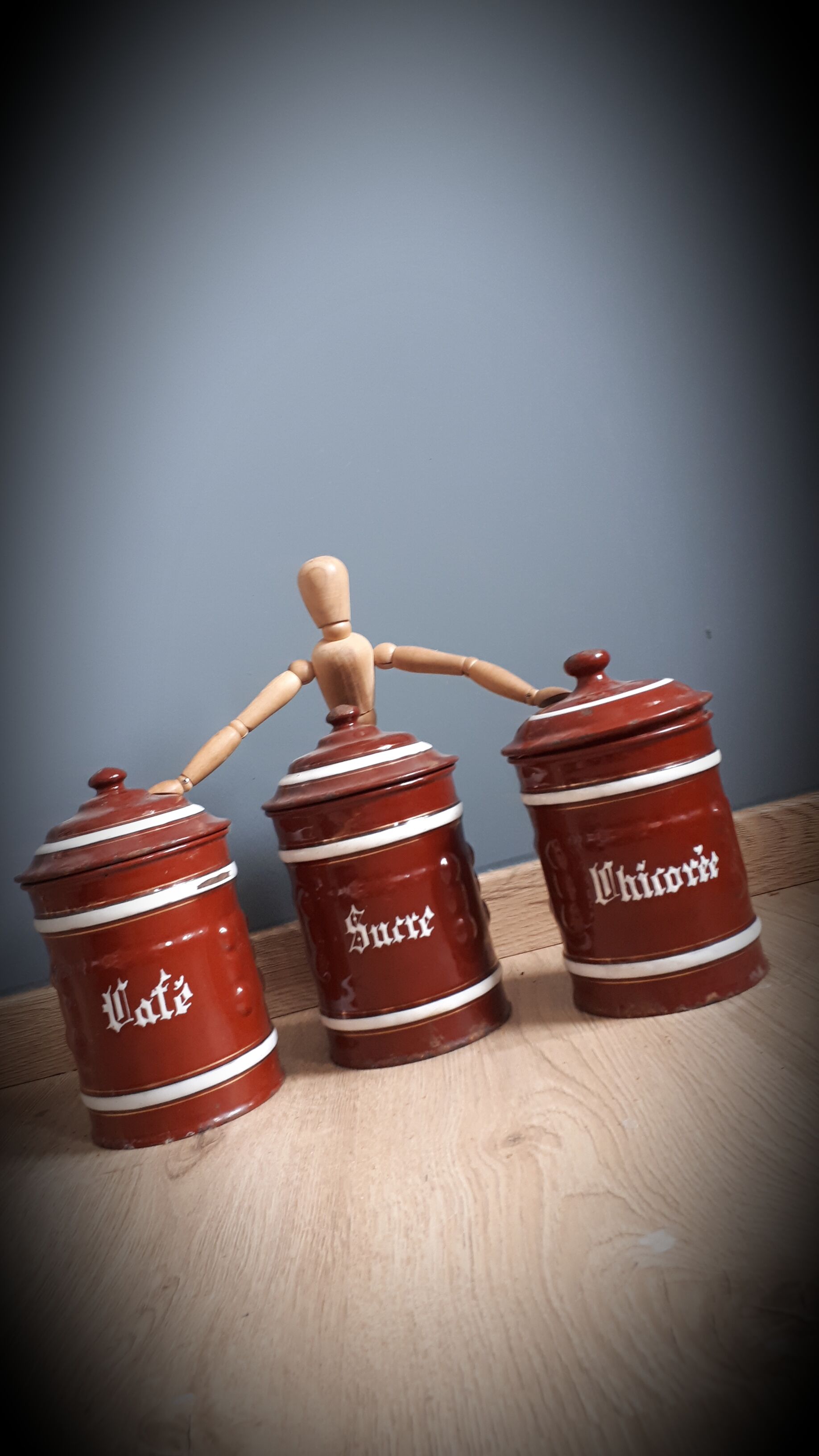 Trio pots kitchen brown