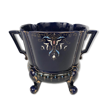 Cache-pot en faïence à décor émaillé sur fond bleu de four