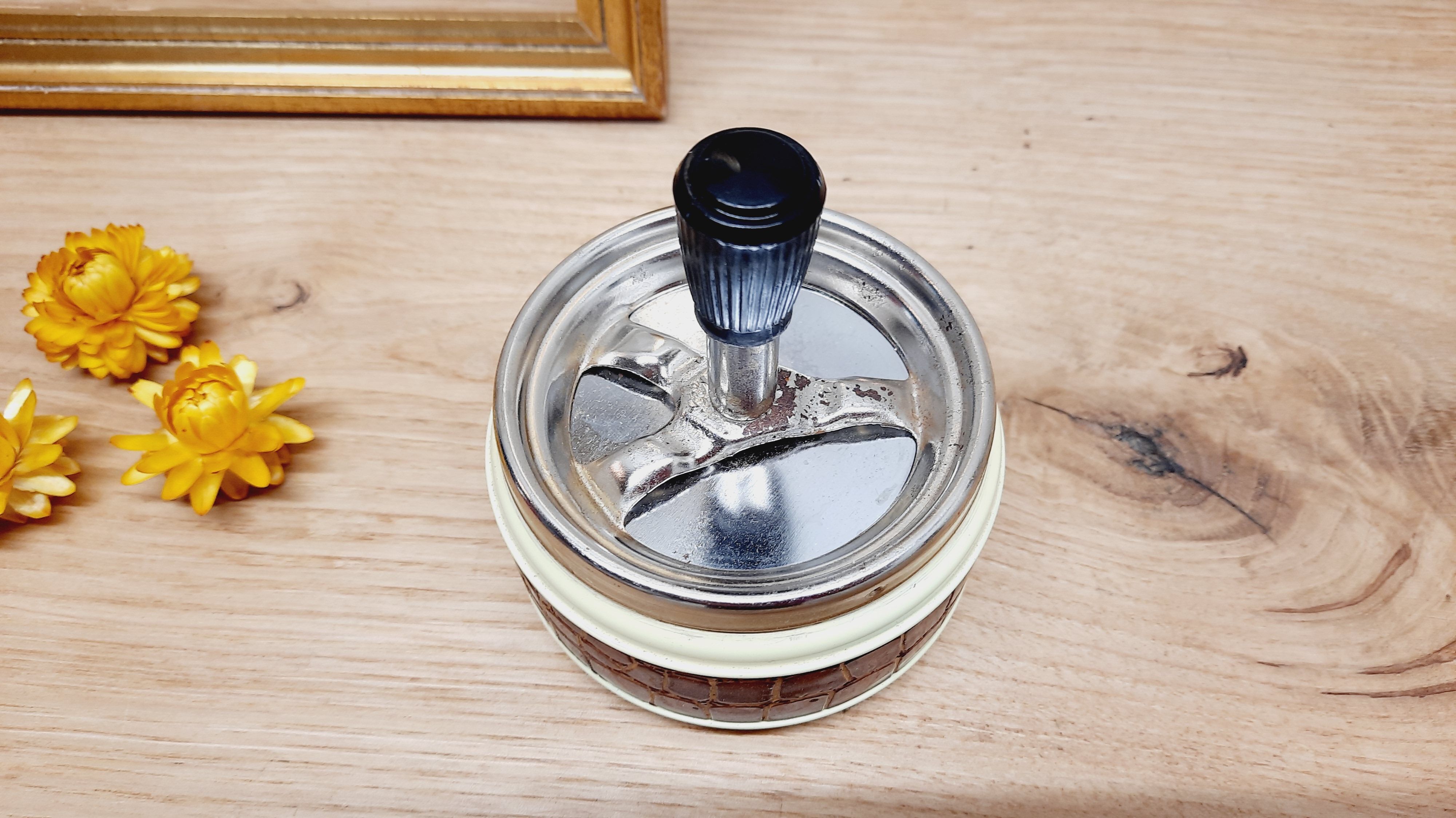 Vintage pusher ashtray