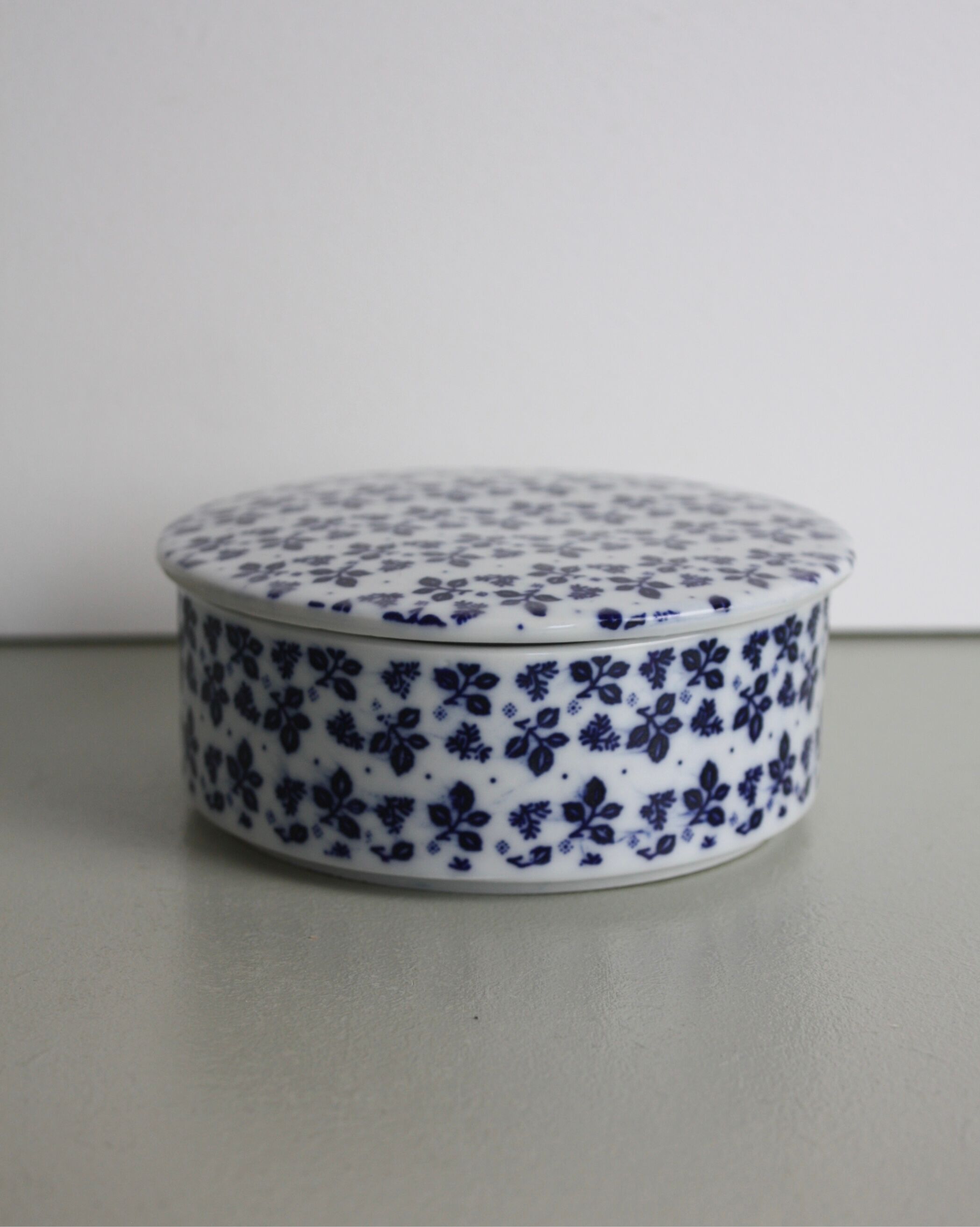 White and blue porcelain jewelry box