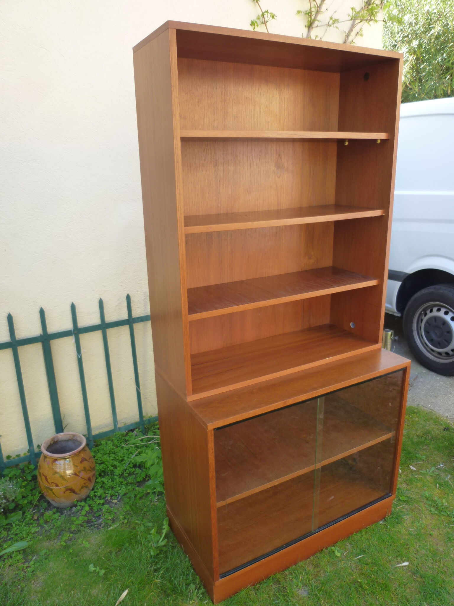 Oscar - shelves and showcase - vintage library