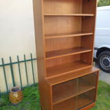 Oscar - shelves and showcase - vintage library