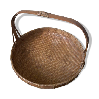 Basket with handle