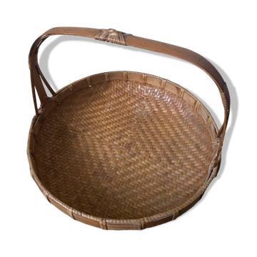 Basket with handle