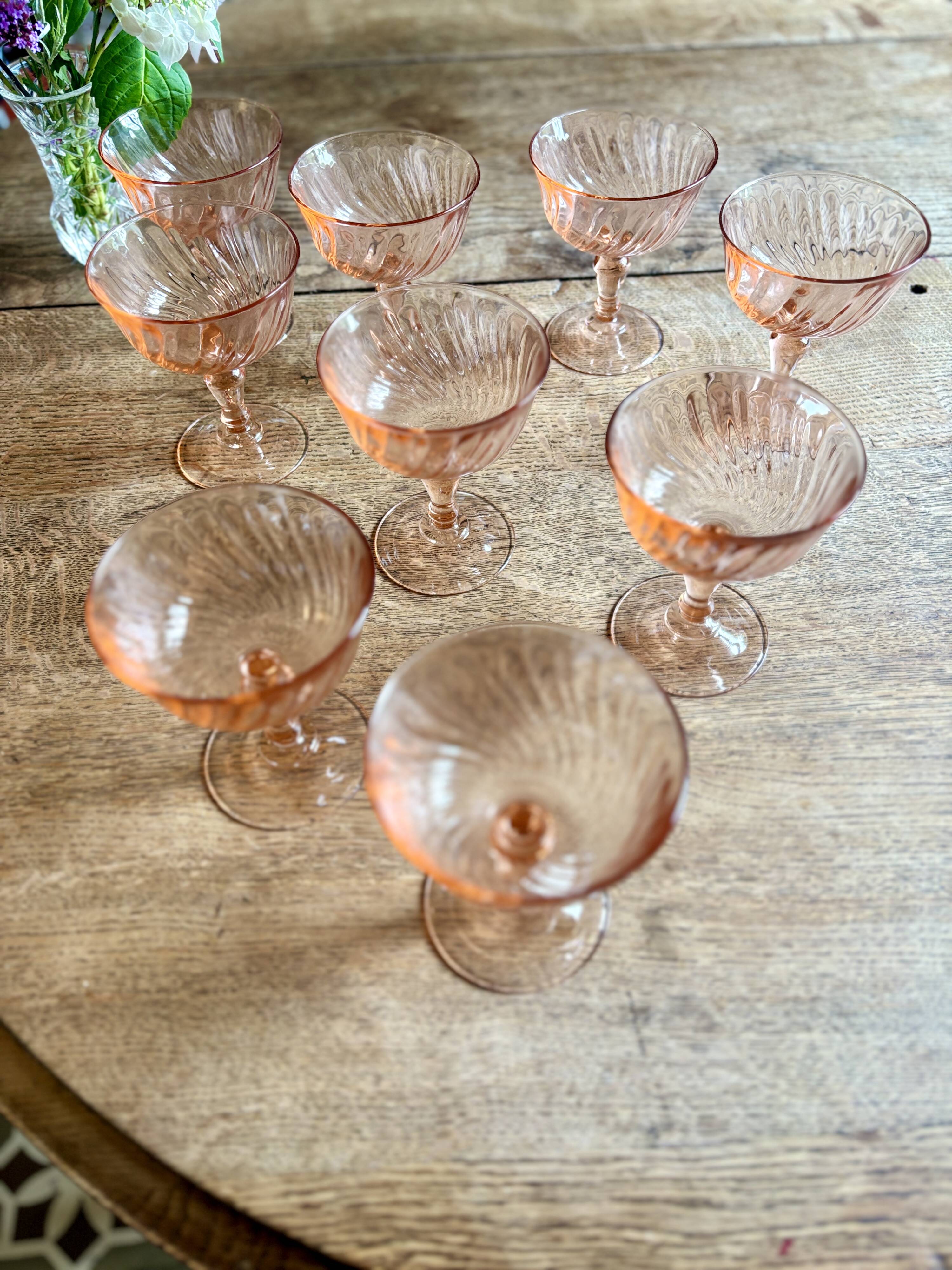 Lot de 9 coupes  à champagne vintage en rosaline