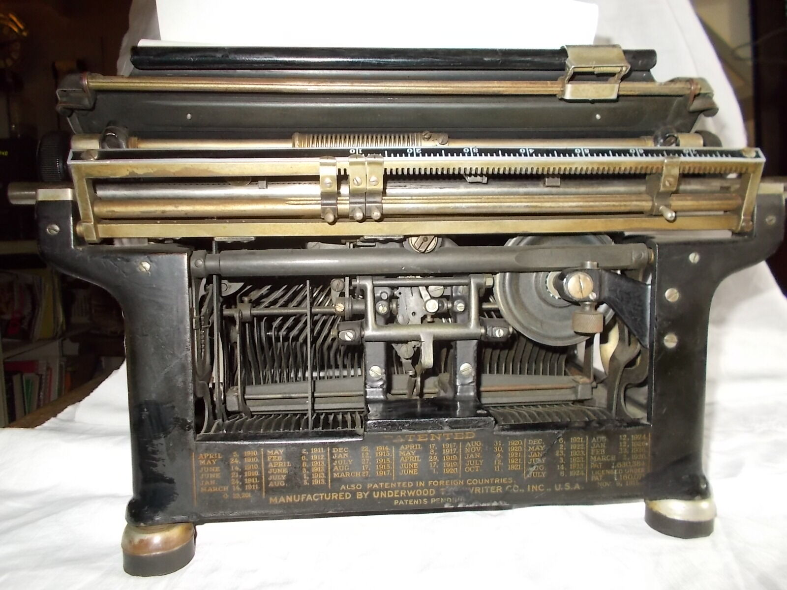 UNDERWOOD TYPEWRITER