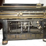 UNDERWOOD TYPEWRITER