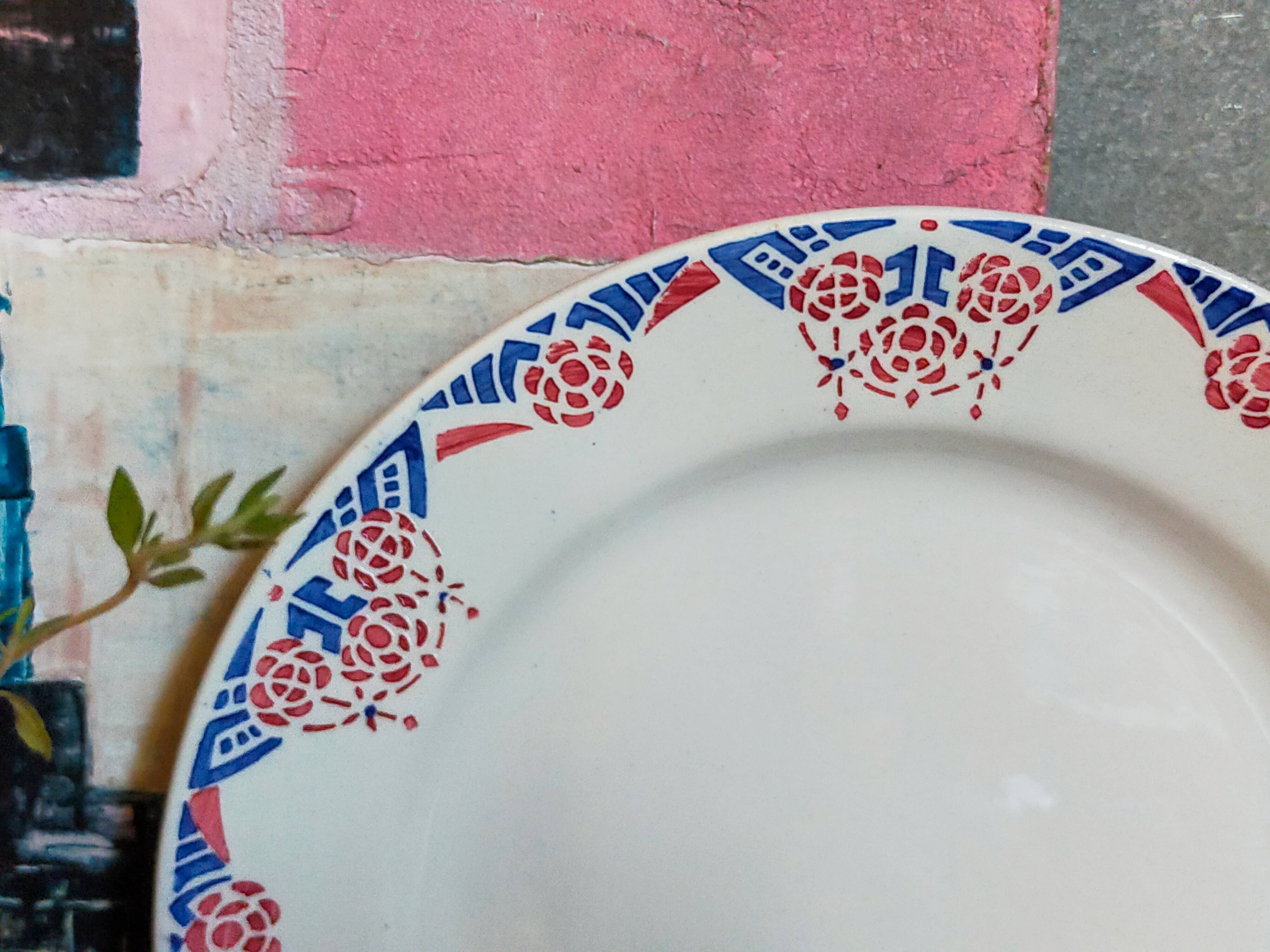 Nine Sarreguemines earthenware dessert plates, Brunoy service, 1940s