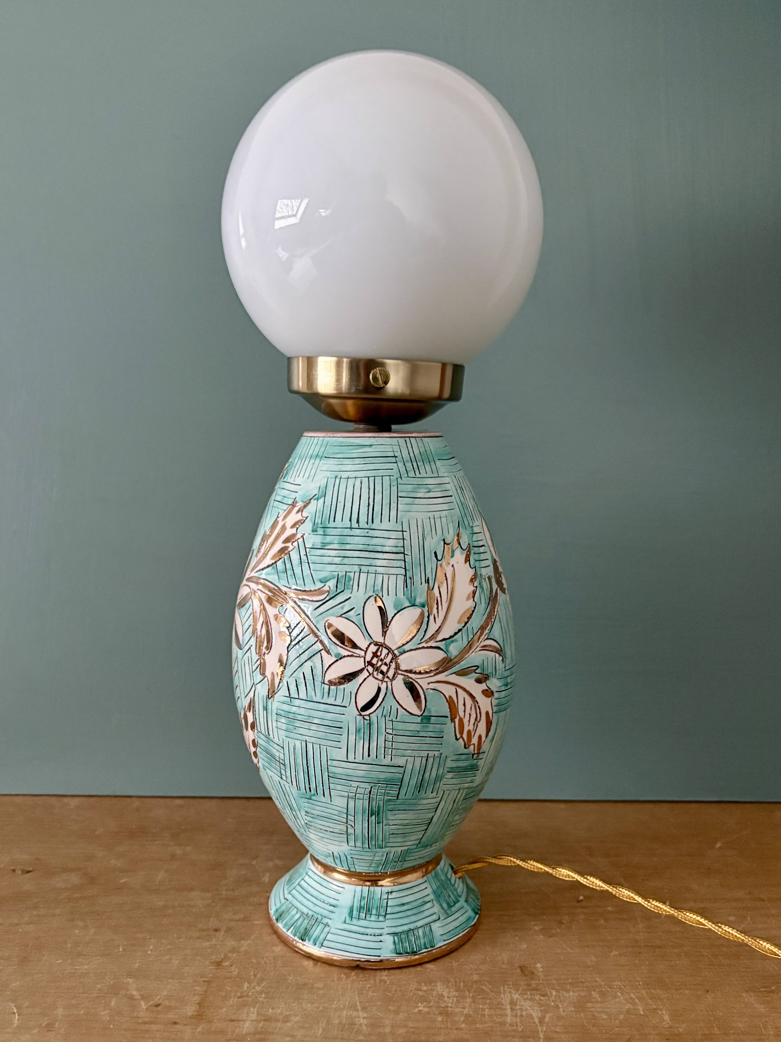 Lampe vintage en céramique et opaline blanche.