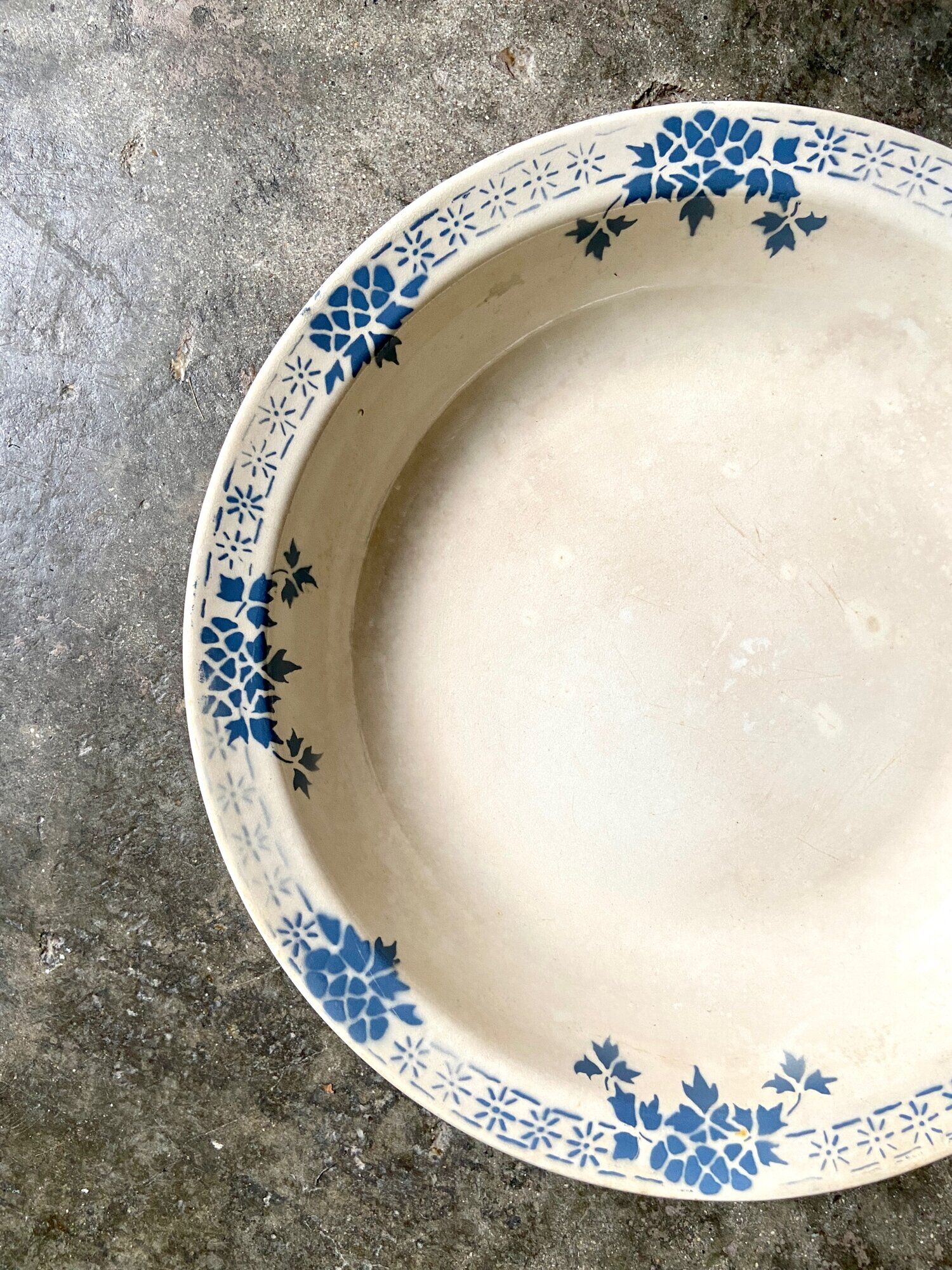 Badonviller round and hollow dish in white and blue glazed earthenware, "Verdun" service