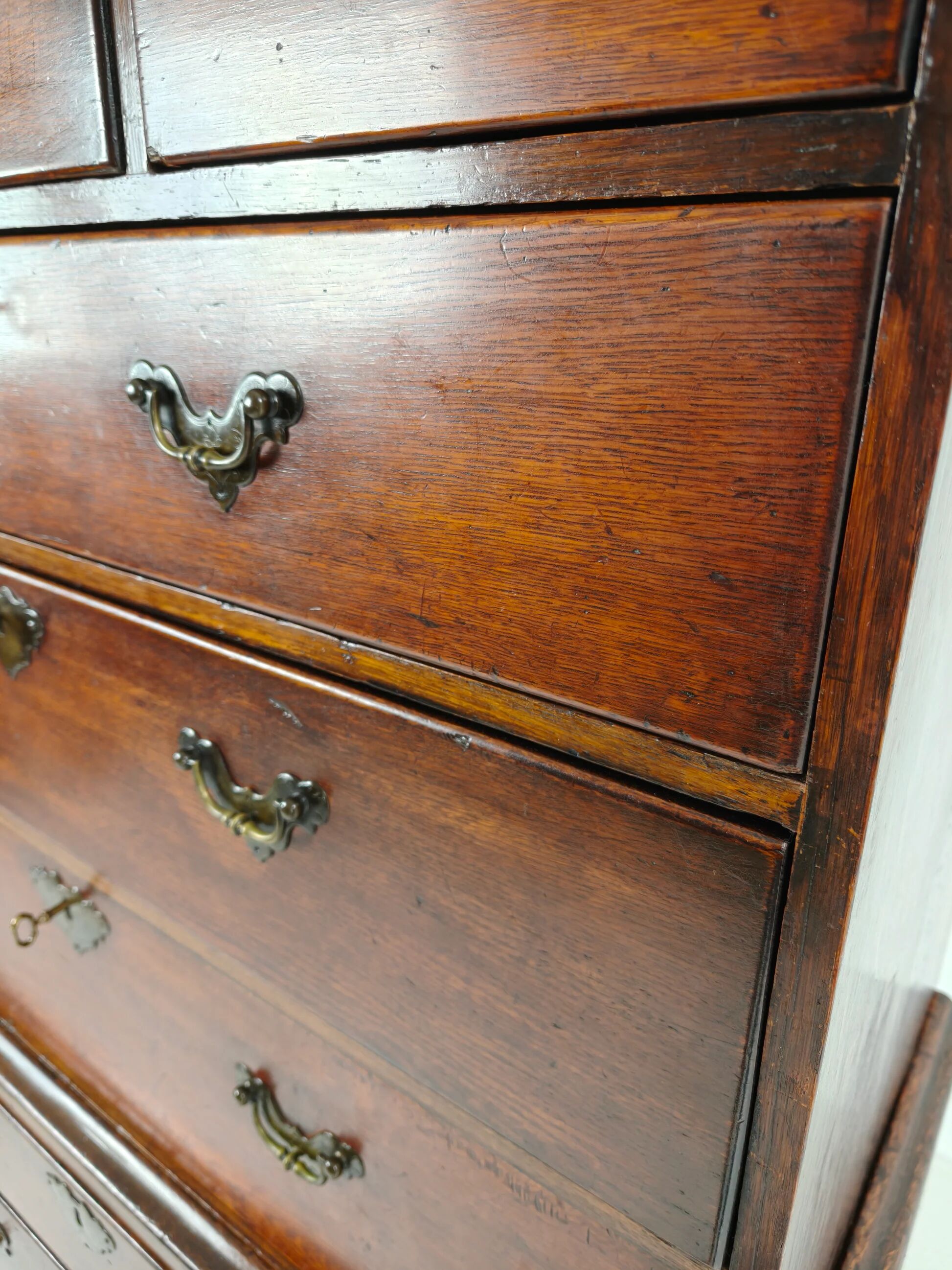 Commode haute de campagne George III / coffre sur coffre