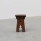 Tabouret bas en bois sculpté français du milieu du XIXe siècle de style gothique