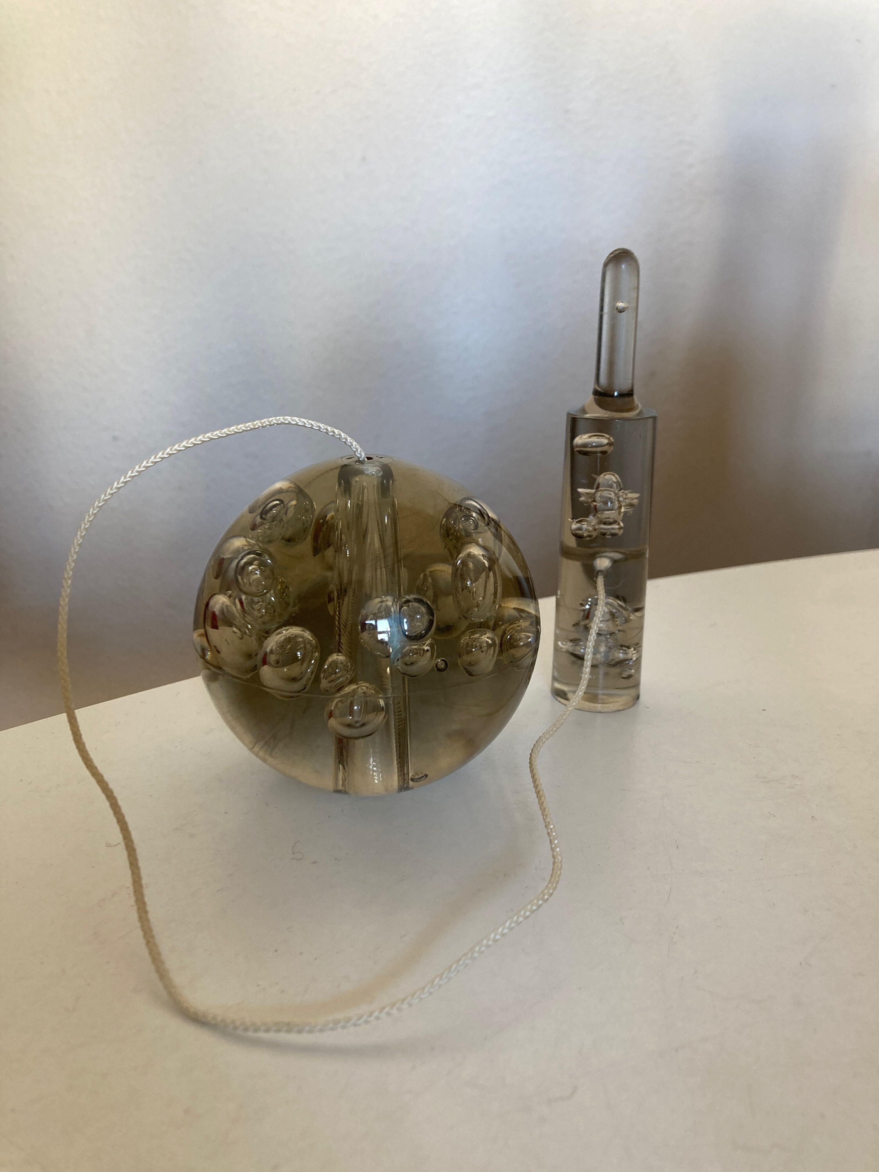 Bilboquet en plexiglas bullé space age 1970