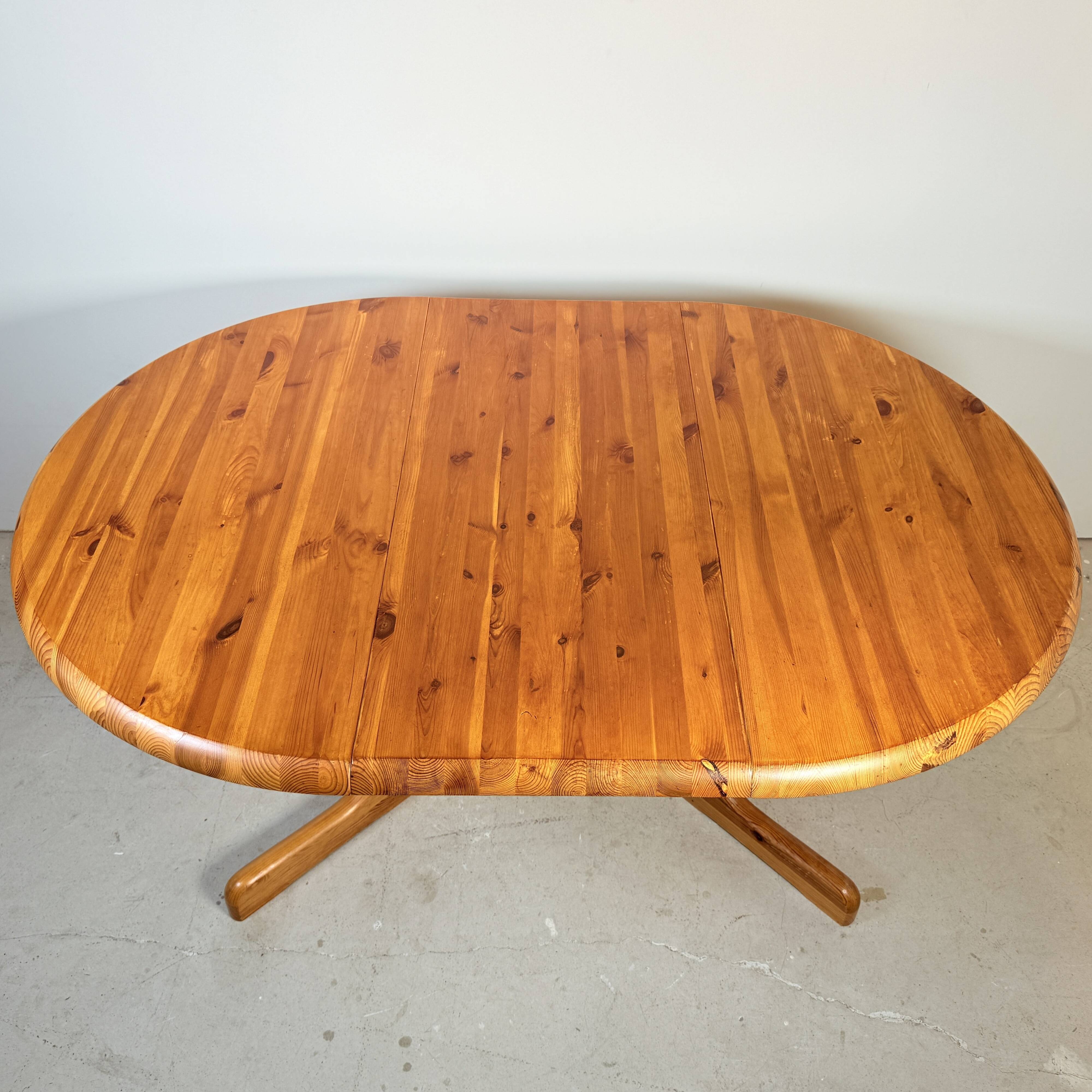 Table de salle à manger ovale extensible en pin de style danois