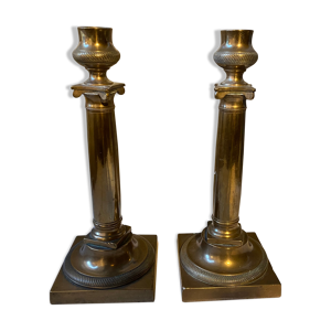 Paire de bougeoirs en bronze